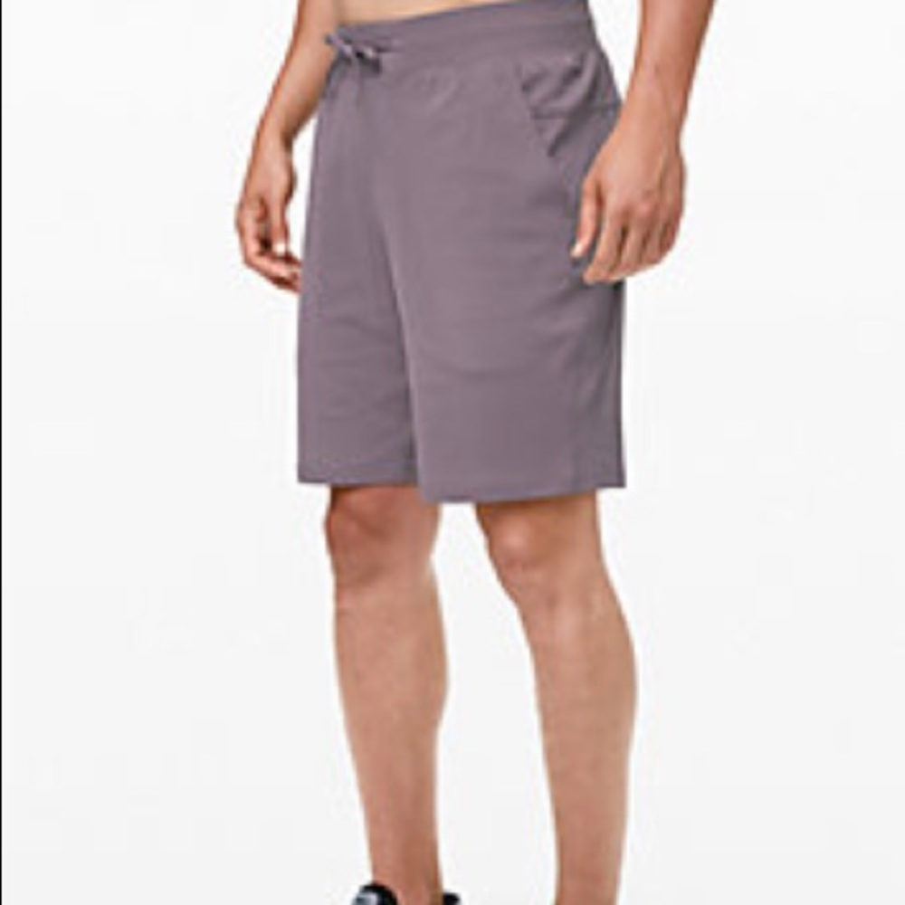 Lululemon T.H.E. short 9” mesh liner